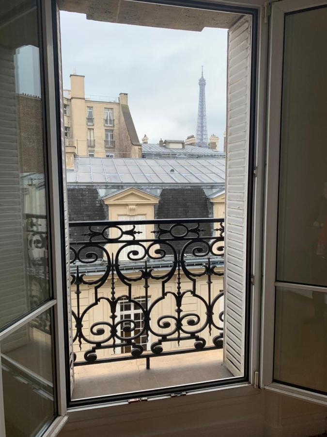 Eiffel Tower View * Parijs