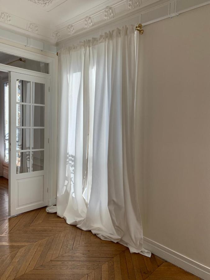 Eiffel Tower View Bed & Breakfast Parijs