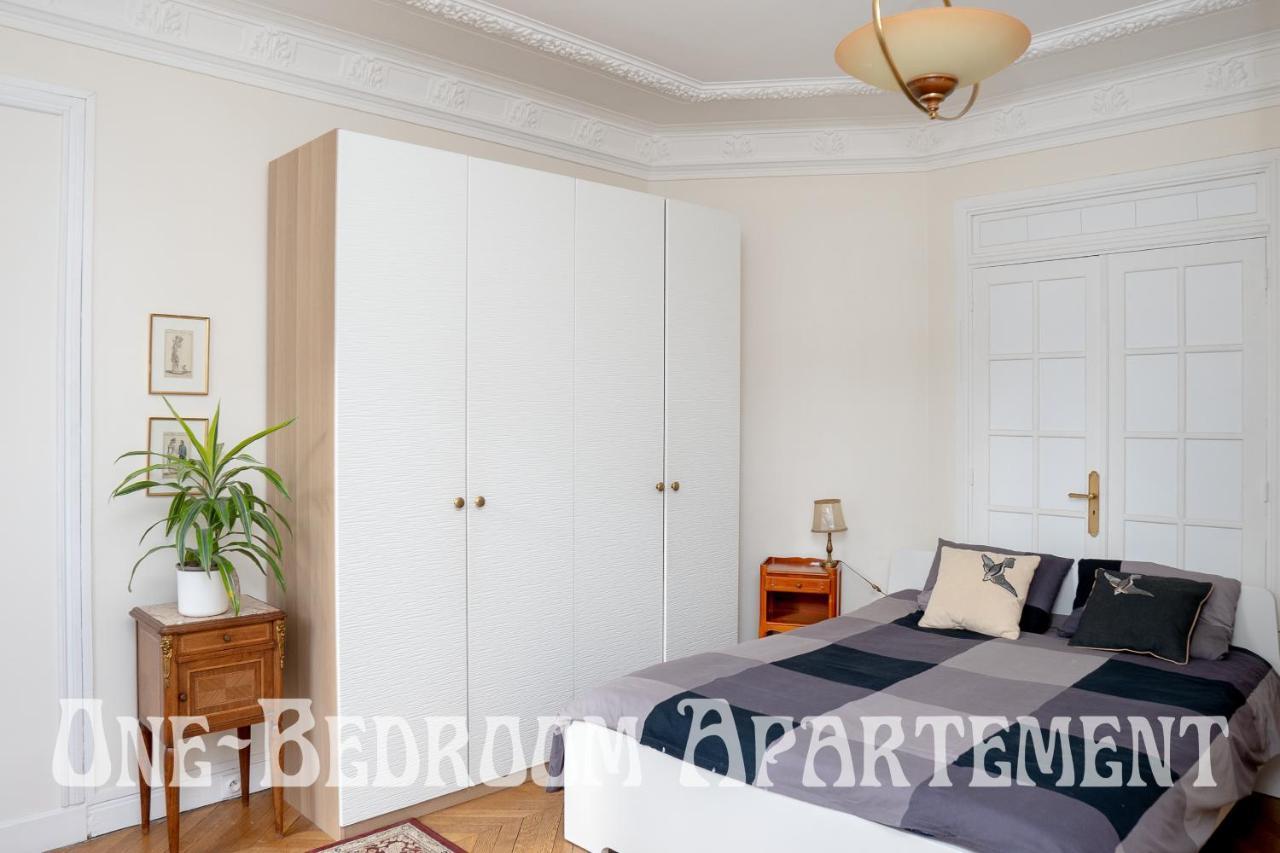 Eiffel Tower View Rose, #2 Bed & Breakfast Paris